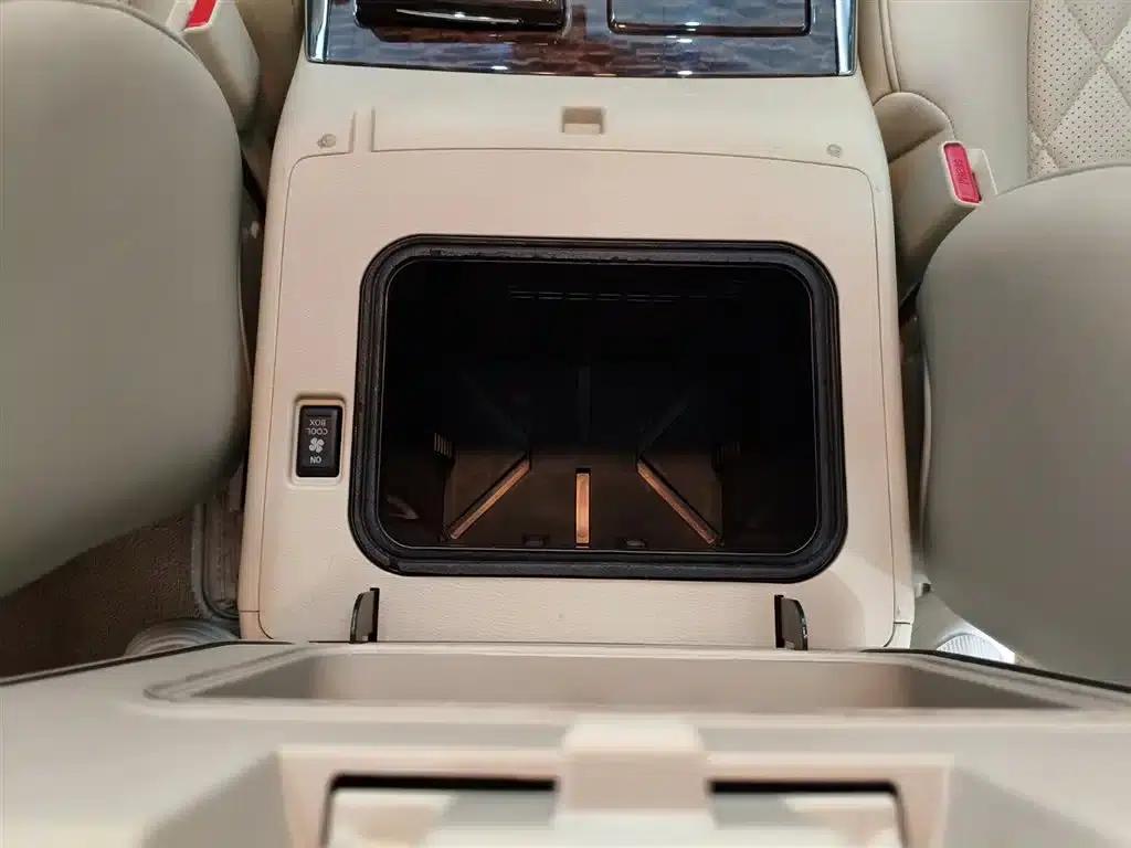 Nissan Patrol 2018 5.6L Standard Edition — миниатюра 12