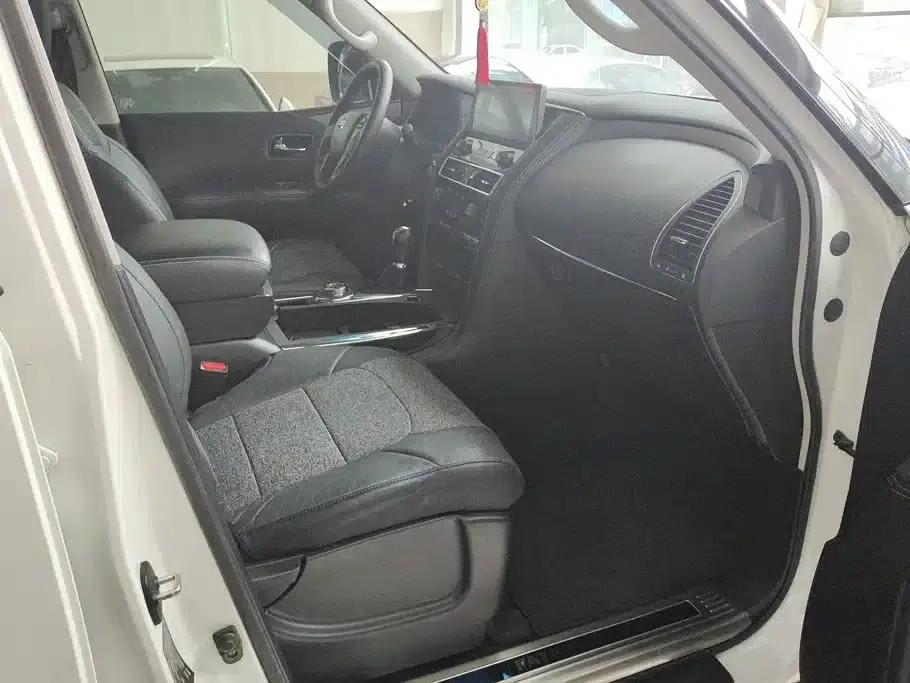 Nissan Patrol 2018 4.0L Flagship Edition — миниатюра 8