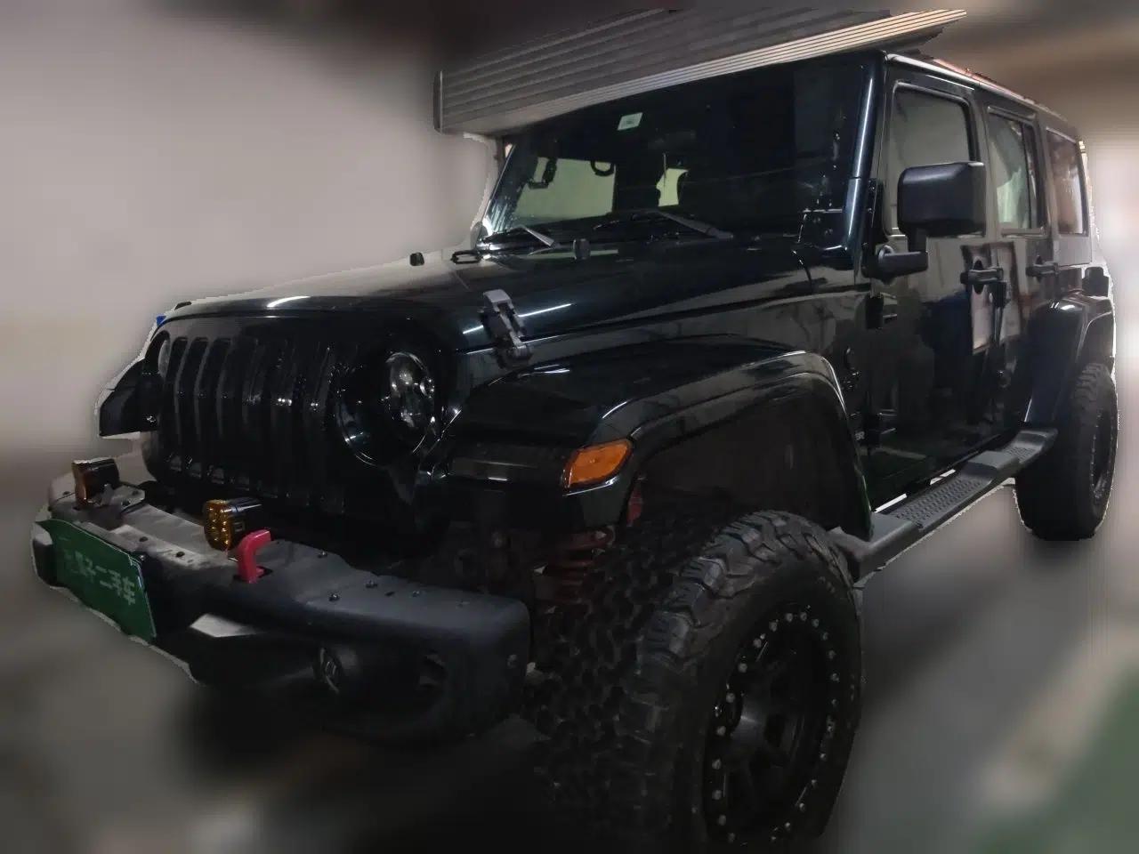 Jeep Wrangler 2012 3.6L Sahara Four-Door Edition — миниатюра 1