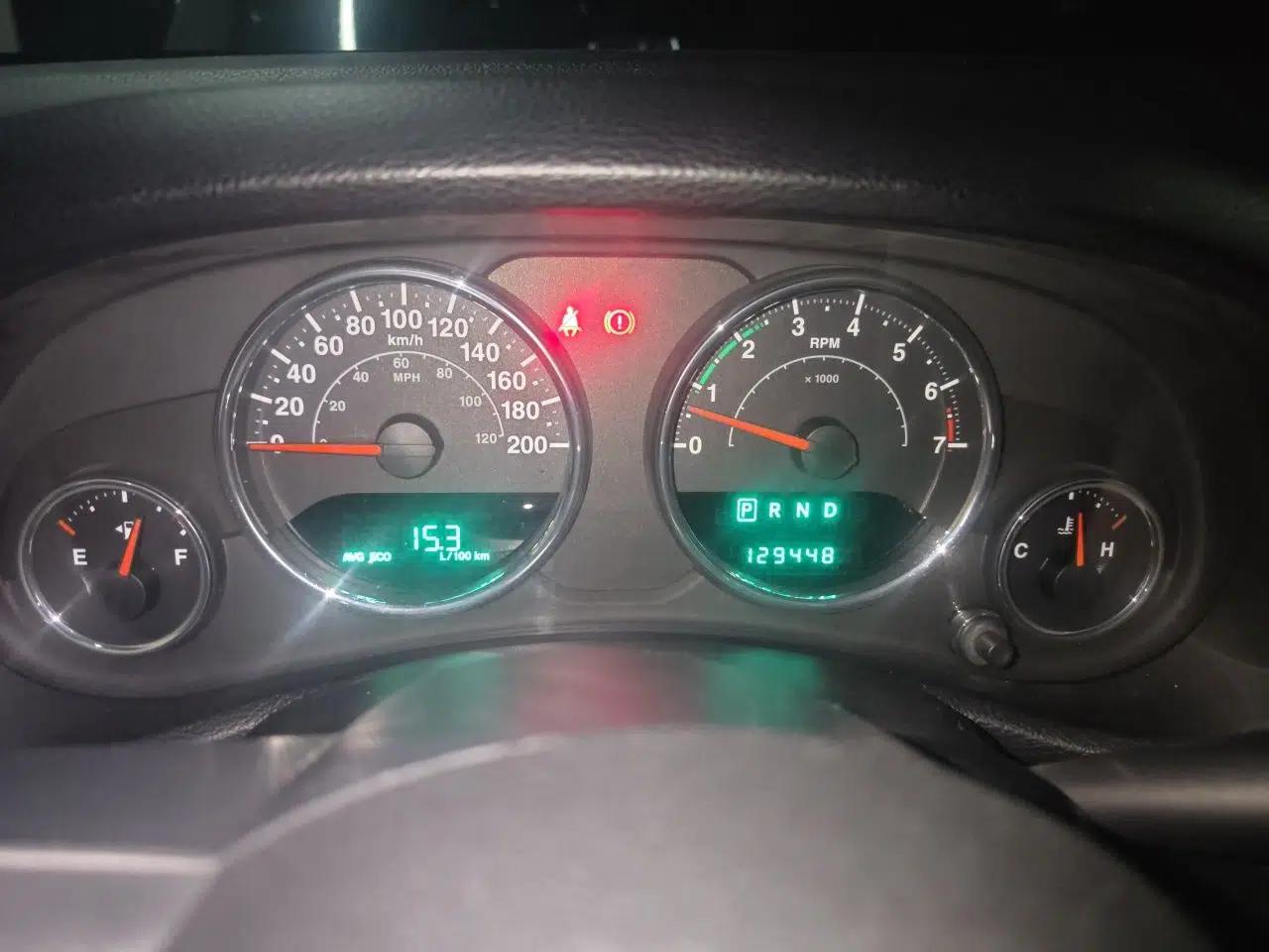 Jeep Wrangler 2012 3.6L Sahara Four-Door Edition — миниатюра 11