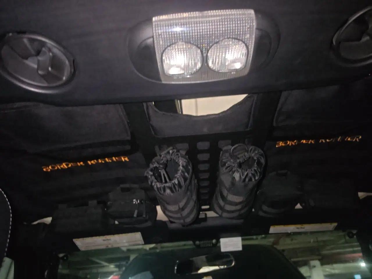 Jeep Wrangler 2012 3.6L Sahara Four-Door Edition — миниатюра 18