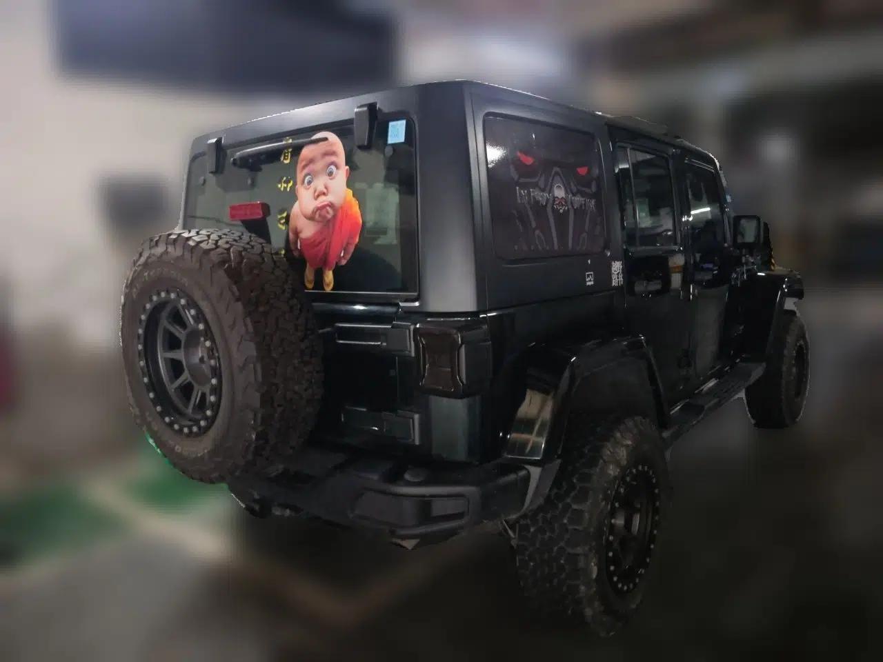 Jeep Wrangler 2012 3.6L Sahara Four-Door Edition — миниатюра 6
