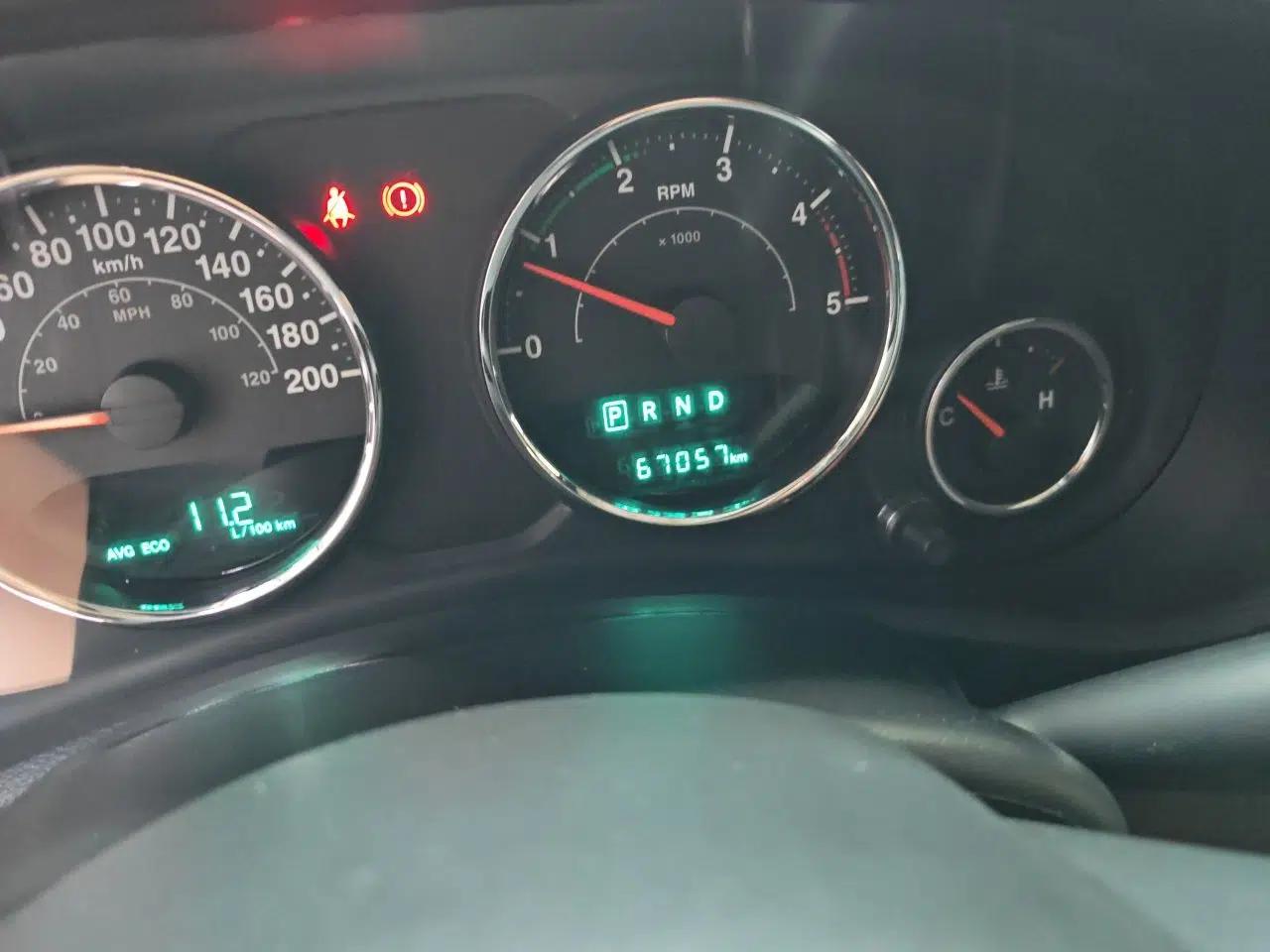 Jeep Wrangler 2014 2.8TD Sahara Four-Door Edition — миниатюра 11