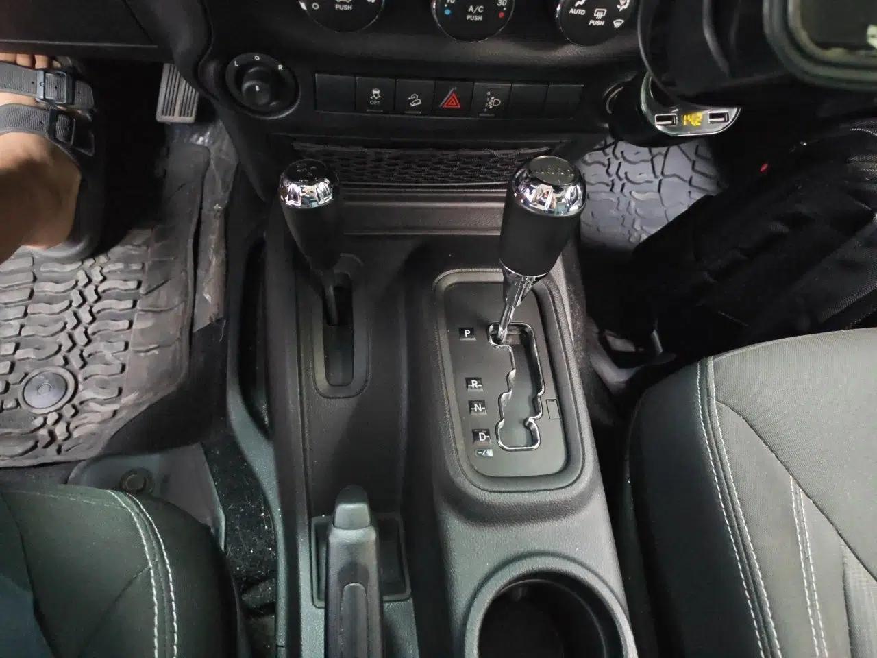 Jeep Wrangler 2014 2.8TD Sahara Four-Door Edition — миниатюра 13