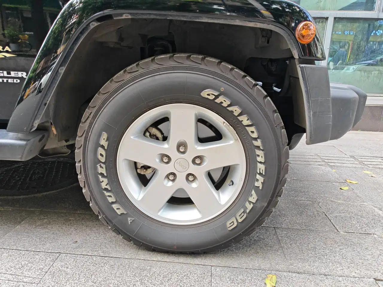 Jeep Wrangler 2014 2.8TD Sahara Four-Door Edition — миниатюра 8