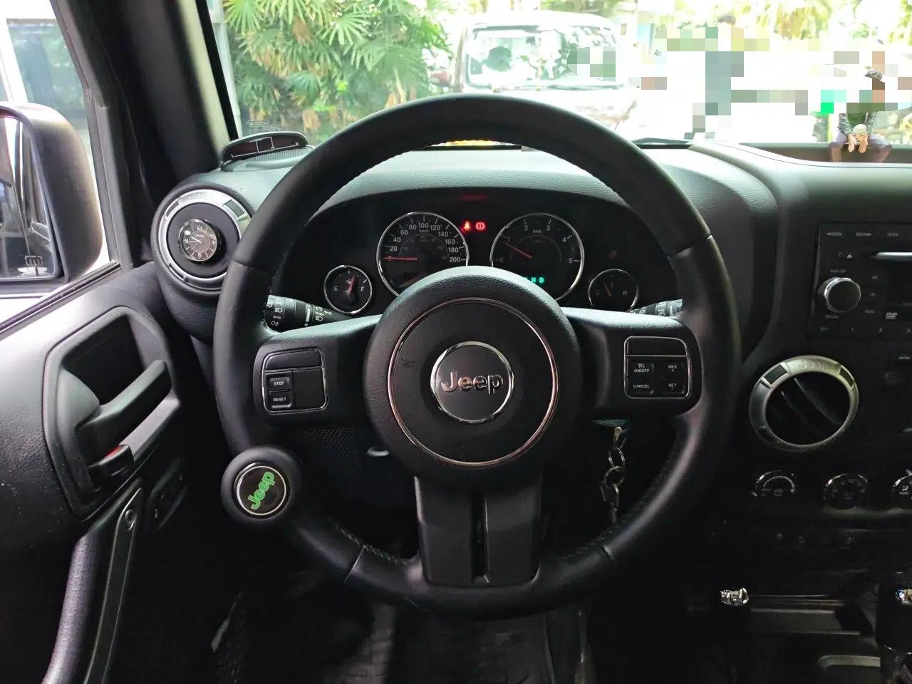 Jeep Wrangler 2014 2.8TD Sahara Four-Door Edition — миниатюра 9