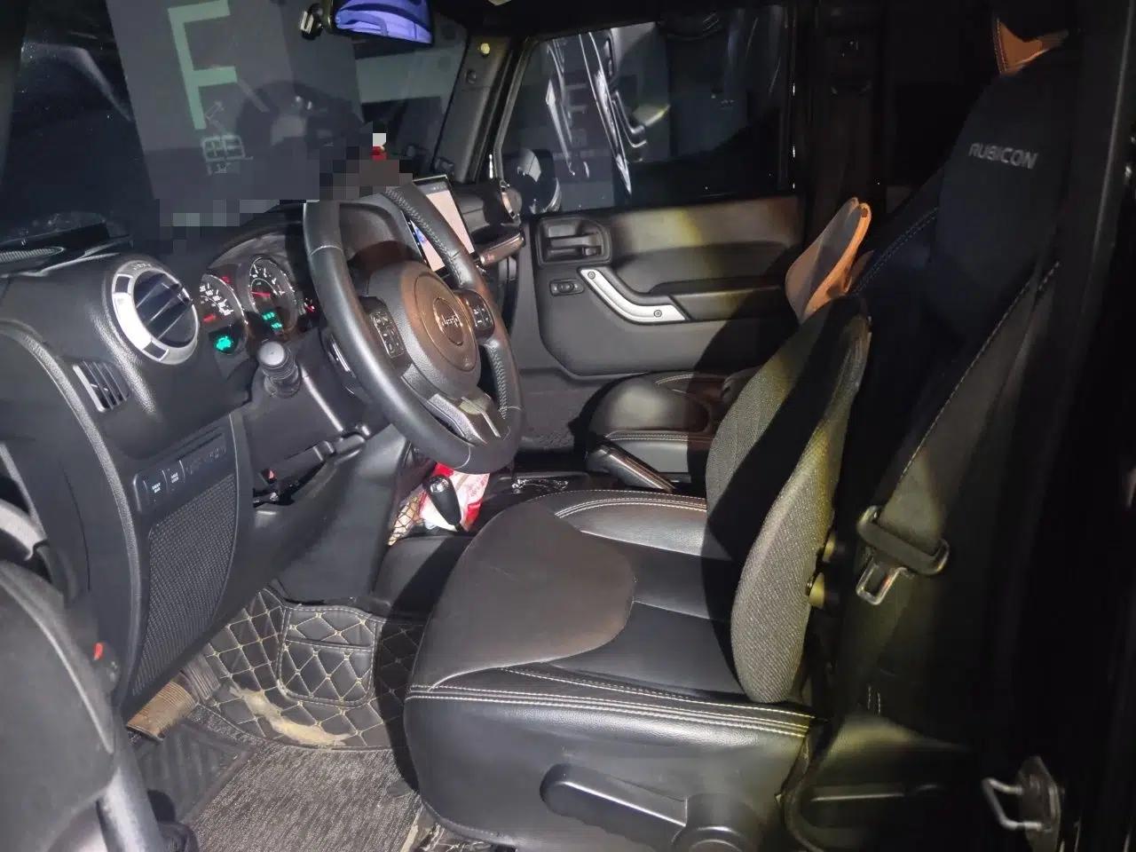 Jeep Wrangler 2015 3.6L Rubicon Four-Door Edition — миниатюра 15