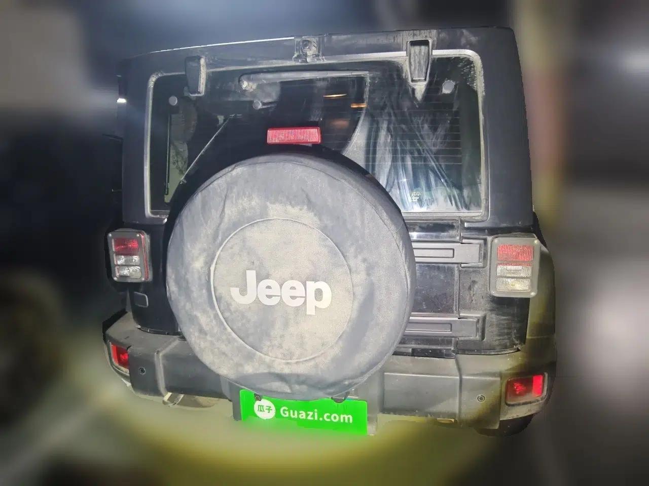 Jeep Wrangler 2015 3.6L Rubicon Four-Door Edition — миниатюра 5