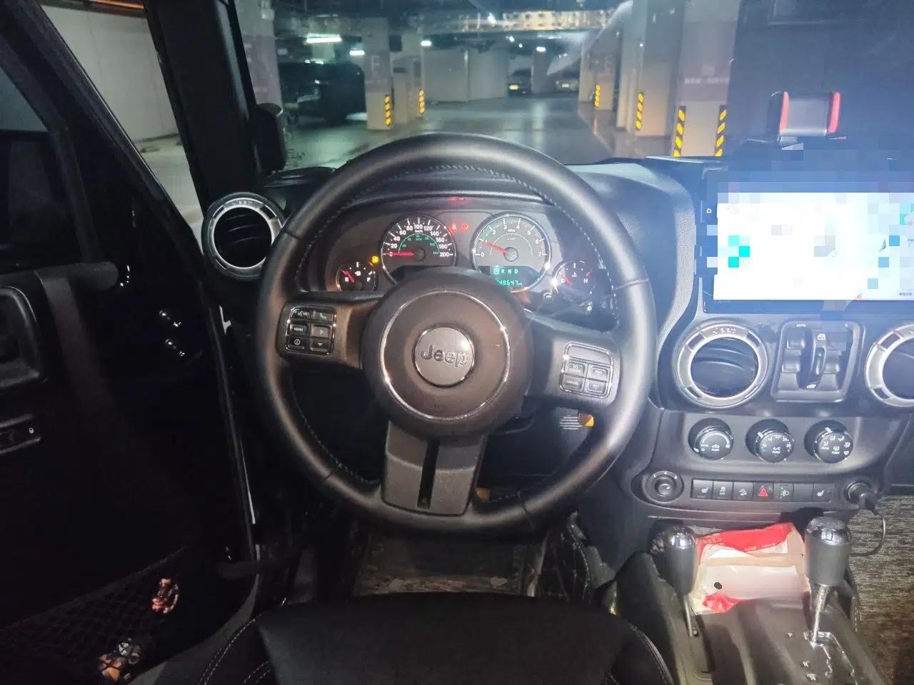 Jeep Wrangler 2015 3.6L Rubicon Four-Door Edition — миниатюра 10
