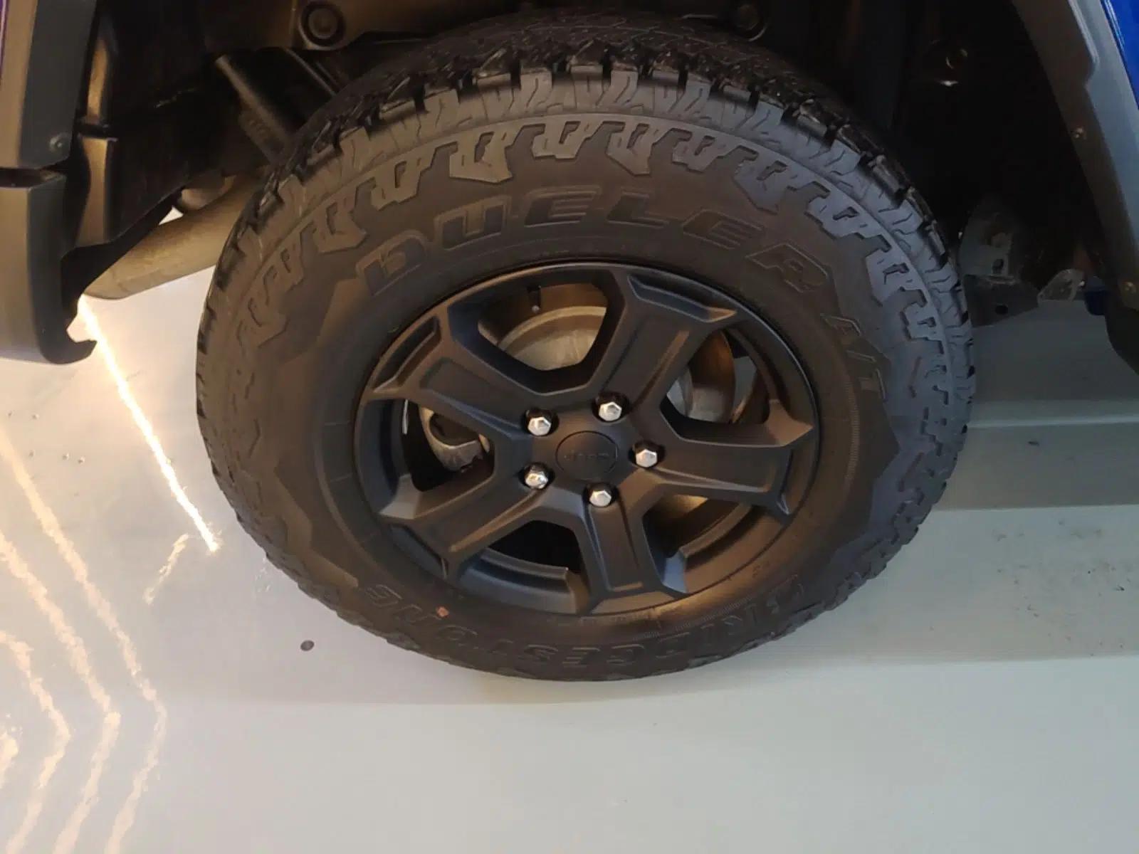 Jeep Wrangler 2018 2.0T Sahara Four-Door Edition — миниатюра 11