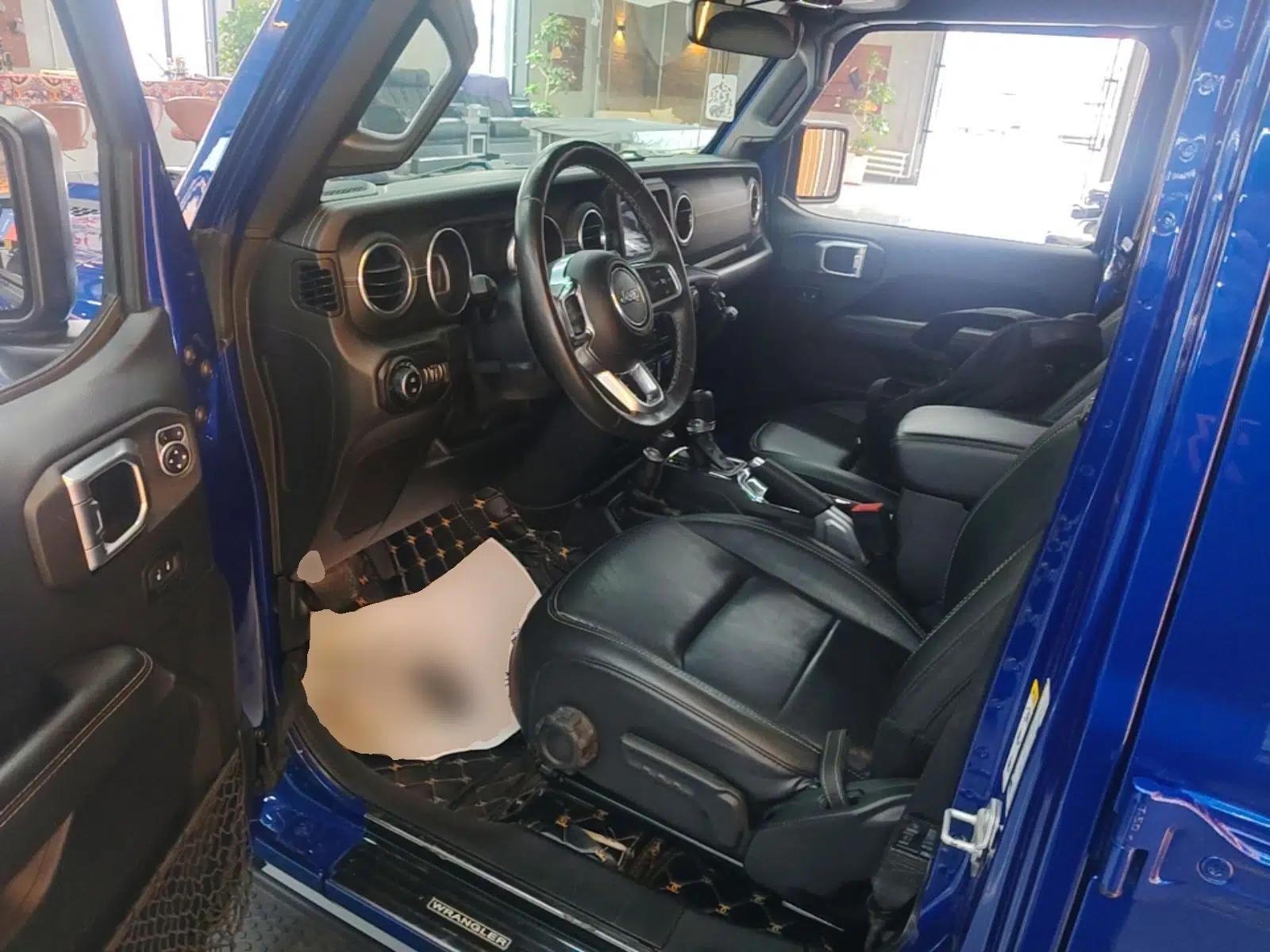 Jeep Wrangler 2018 2.0T Sahara Four-Door Edition — миниатюра 18