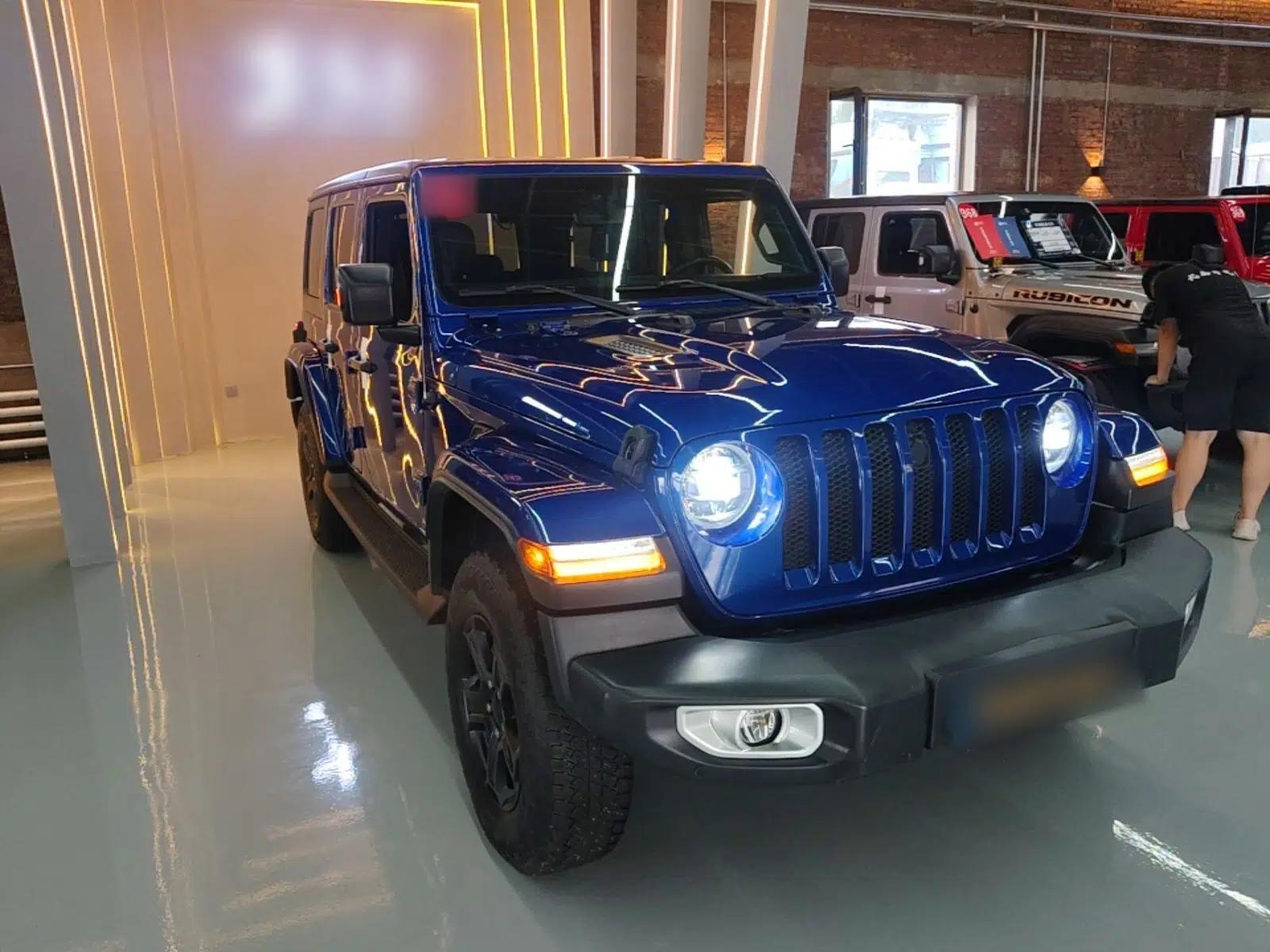 Jeep Wrangler 2018 2.0T Sahara Four-Door Edition — миниатюра 3