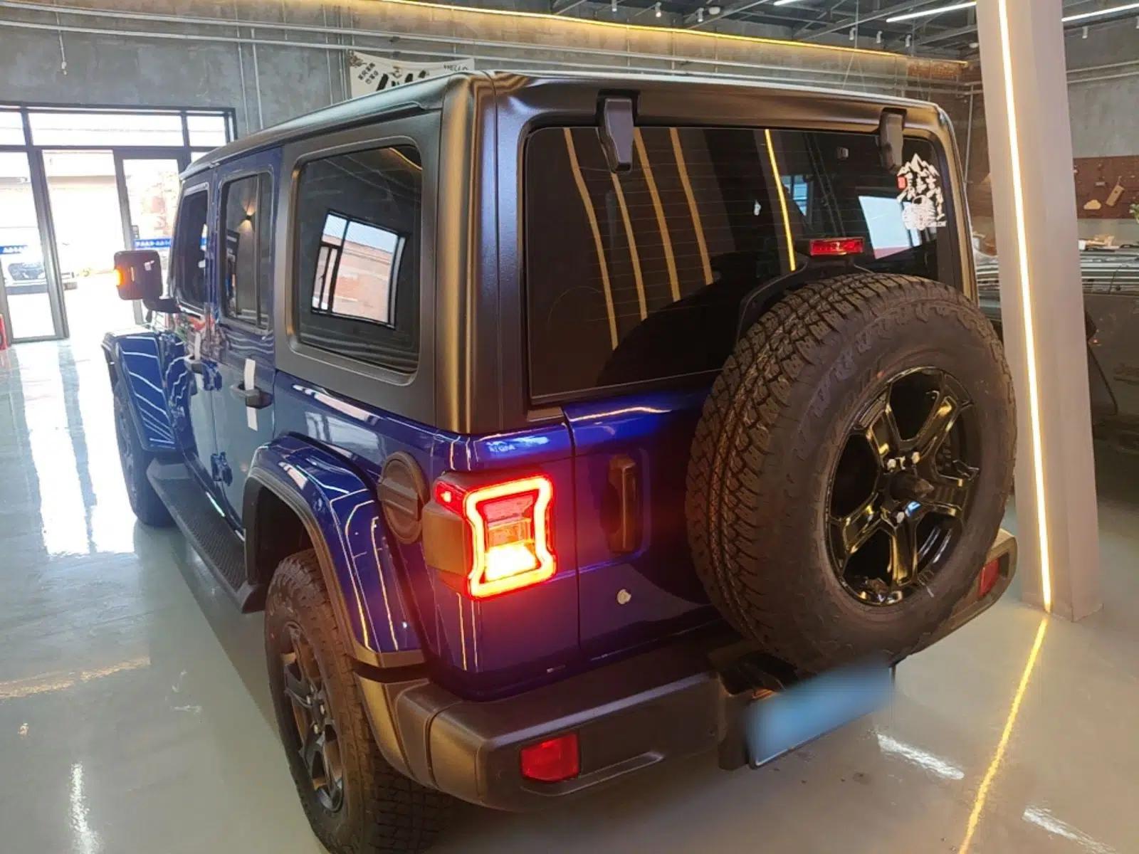 Jeep Wrangler 2018 2.0T Sahara Four-Door Edition — миниатюра 4