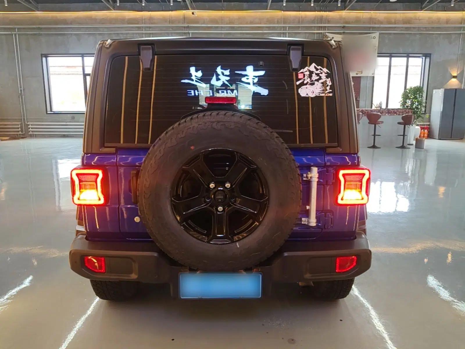 Jeep Wrangler 2018 2.0T Sahara Four-Door Edition — миниатюра 5