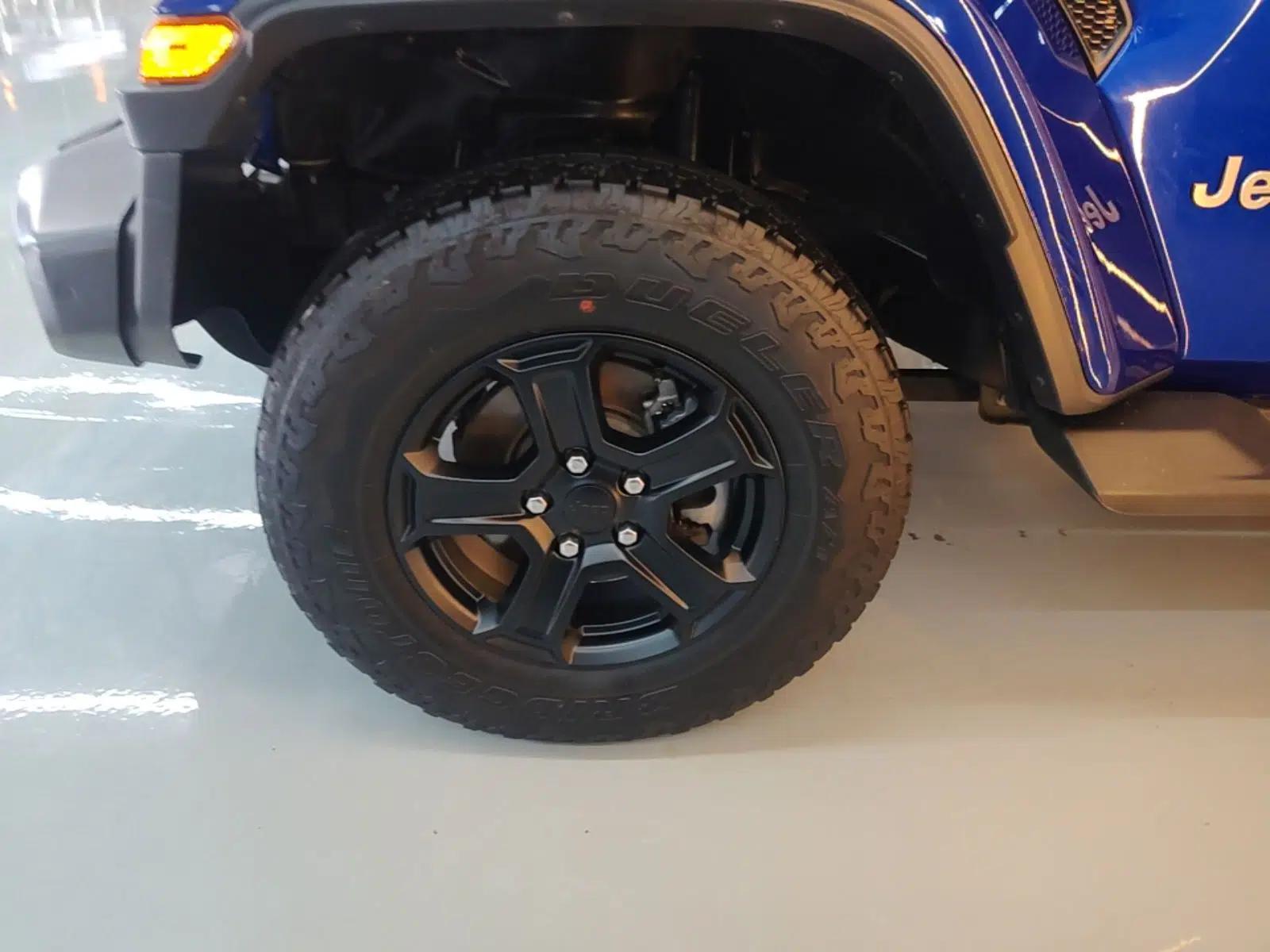 Jeep Wrangler 2018 2.0T Sahara Four-Door Edition — миниатюра 10
