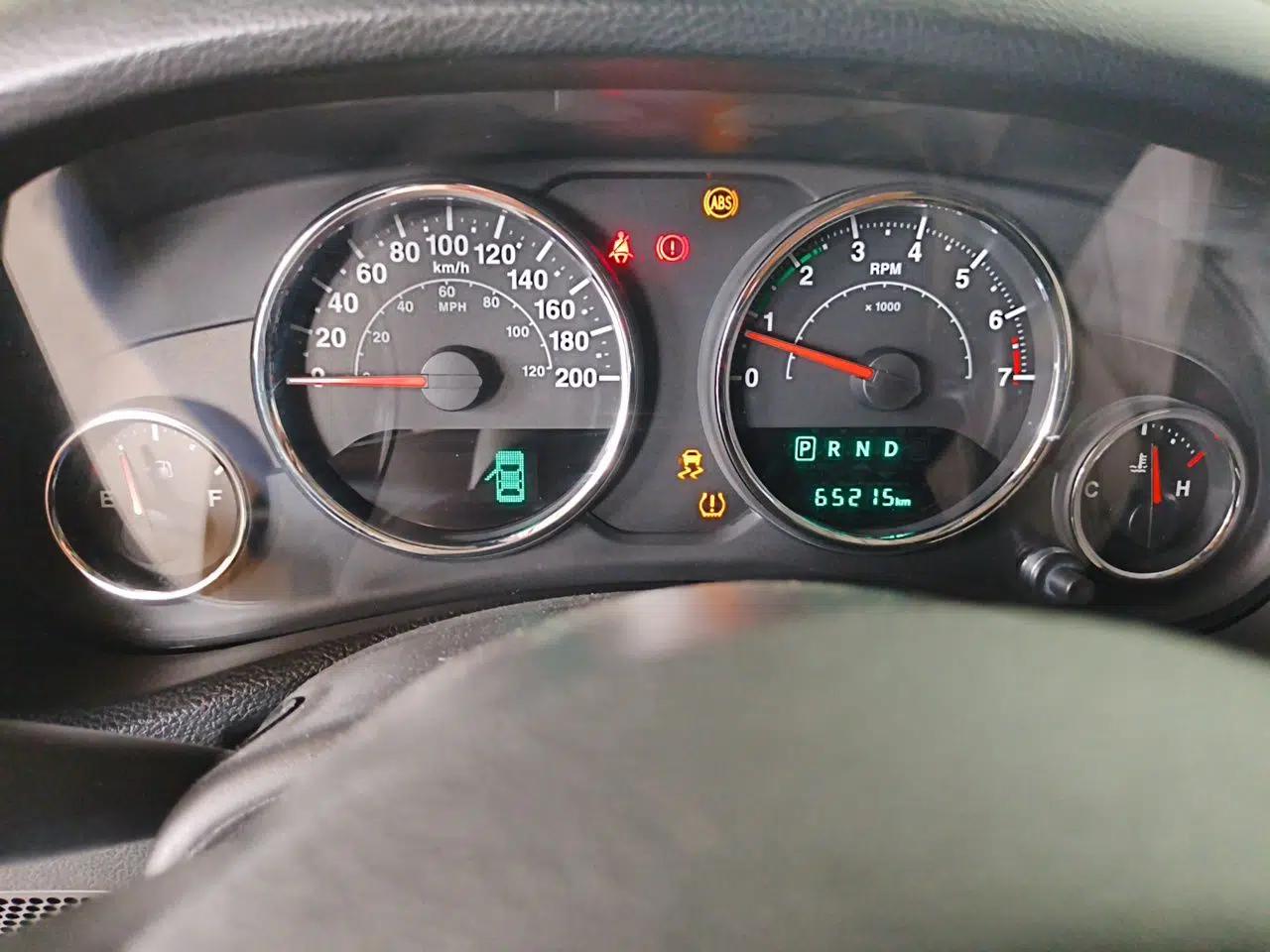Jeep Wrangler 2014 3.0L Sahara Four-Door Edition — миниатюра 12