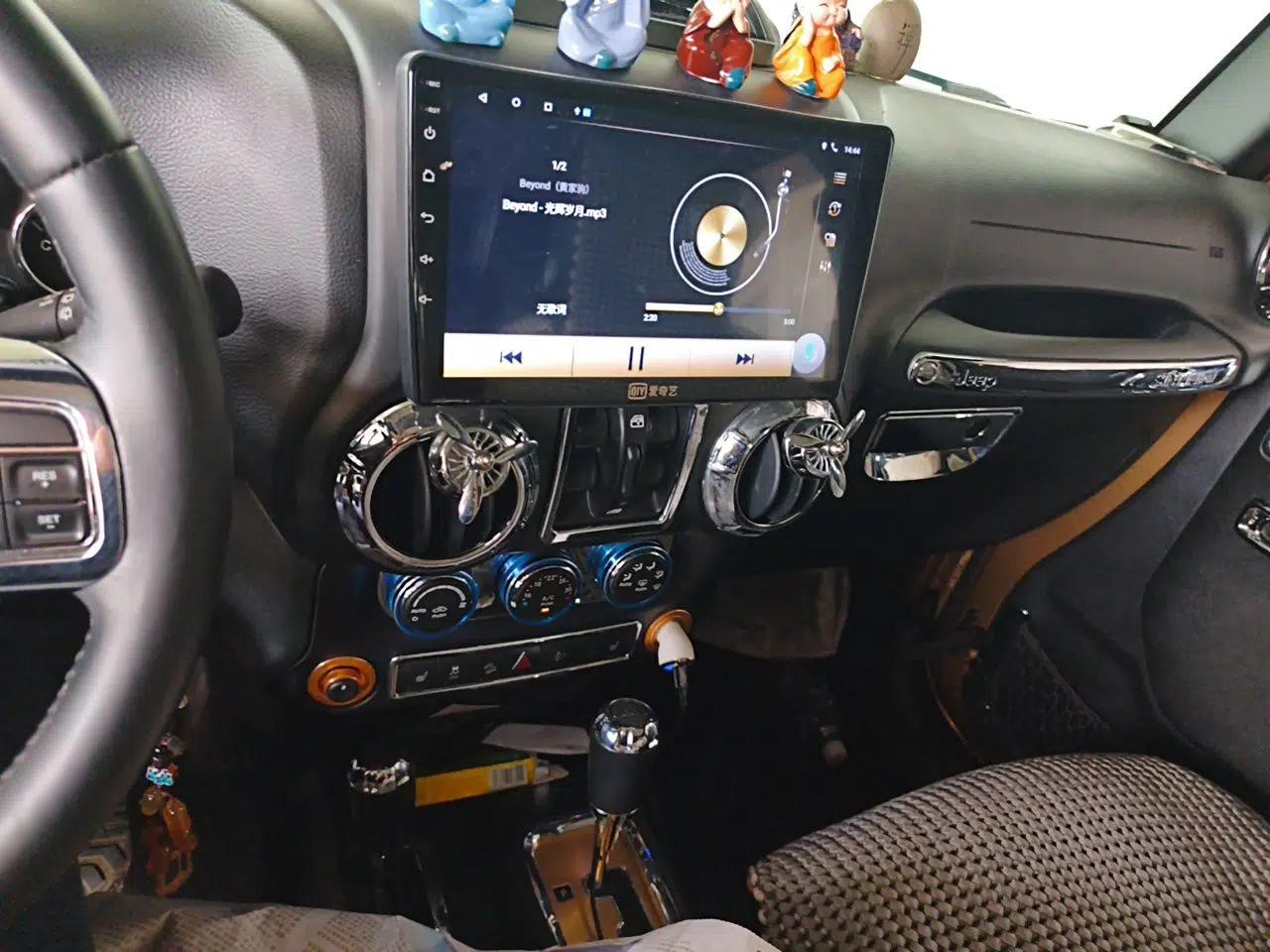 Jeep Wrangler 2014 3.0L Sahara Four-Door Edition — миниатюра 13
