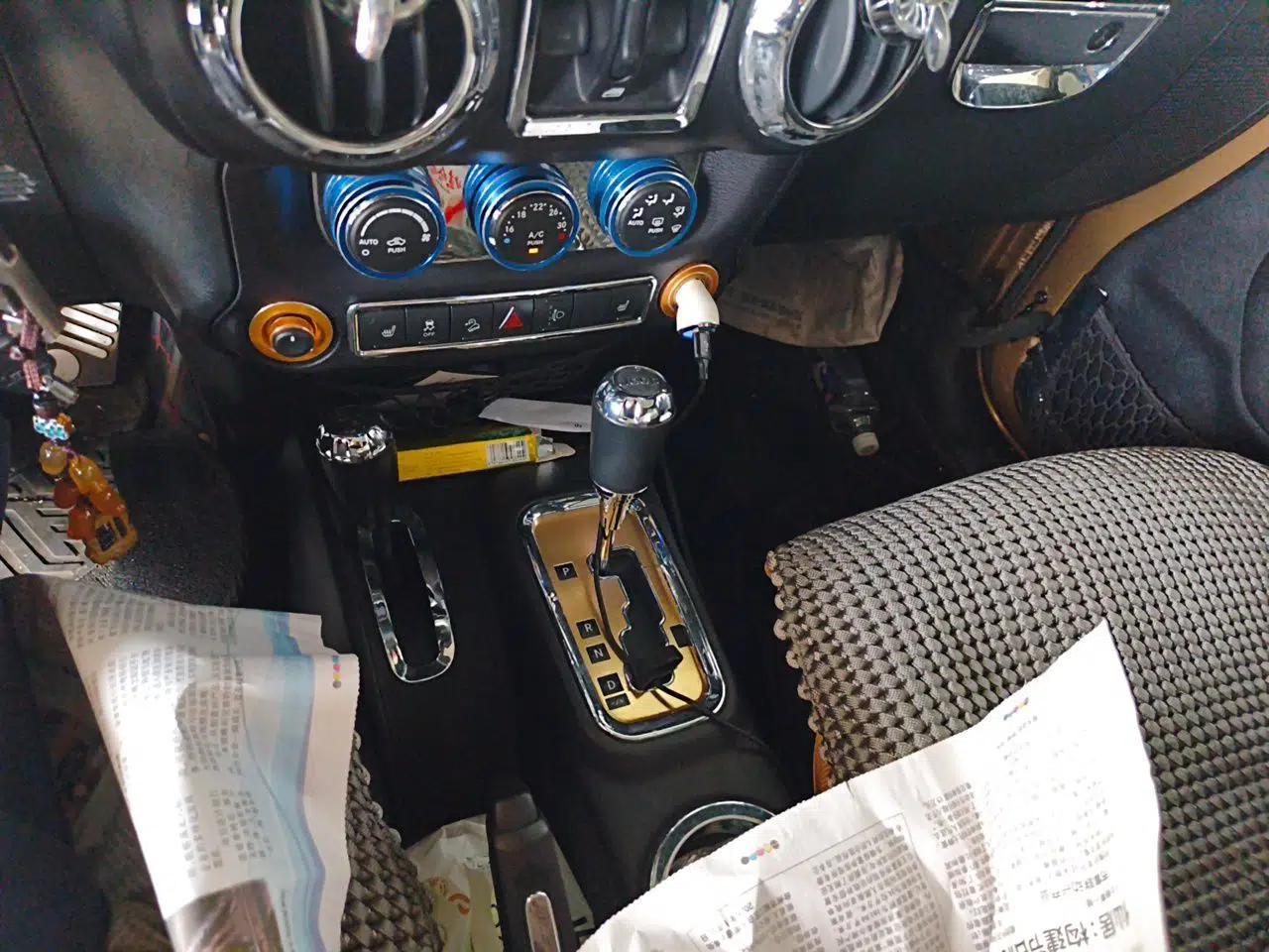 Jeep Wrangler 2014 3.0L Sahara Four-Door Edition — миниатюра 14