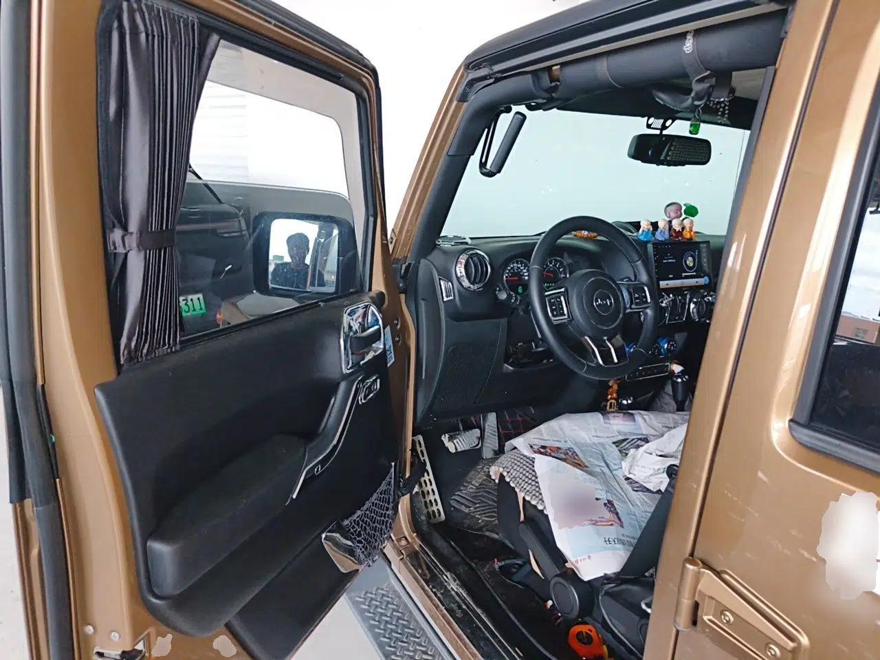 Jeep Wrangler 2014 3.0L Sahara Four-Door Edition — миниатюра 16