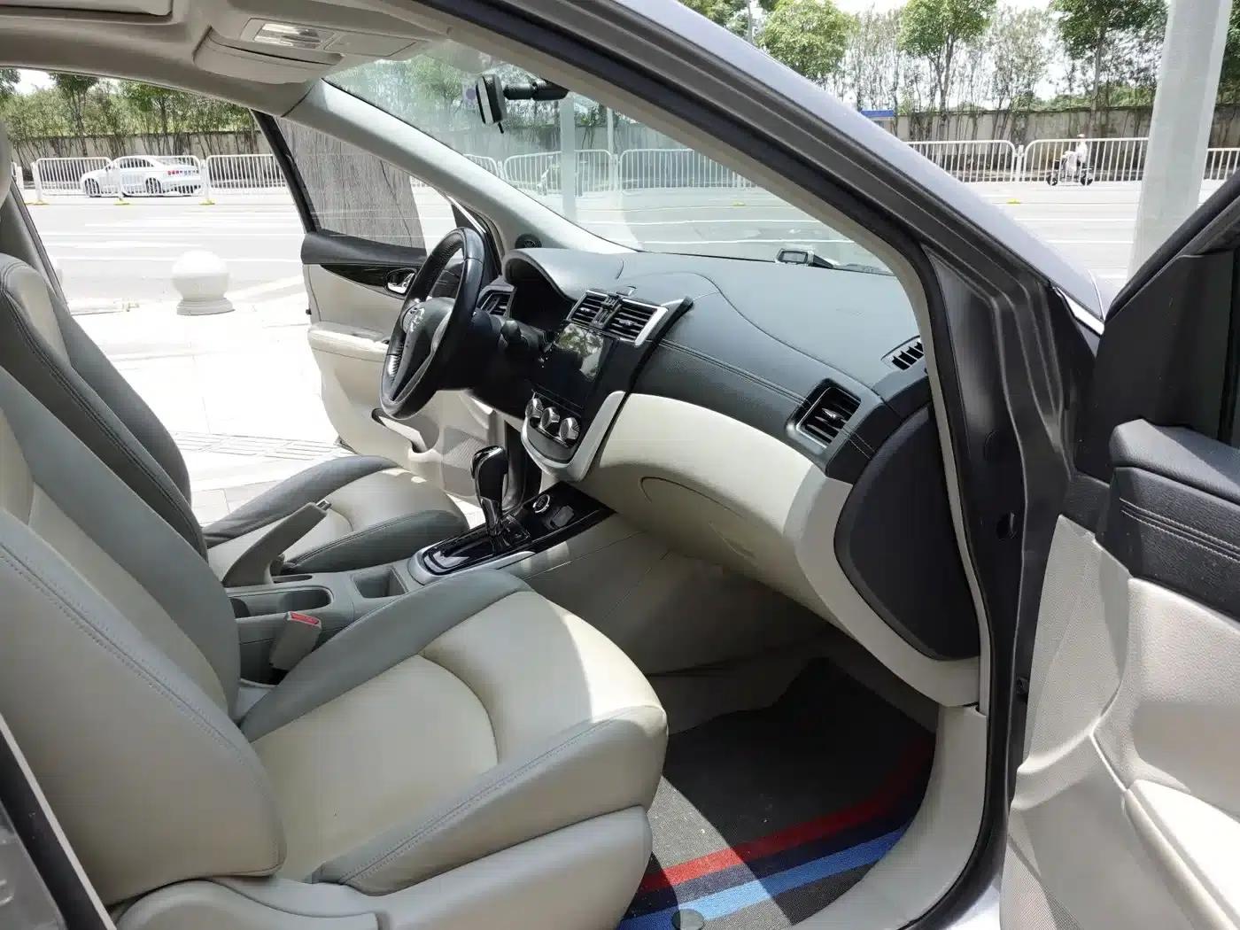 2016 Tiida 1.6L CVT Sport Edition — миниатюра 8