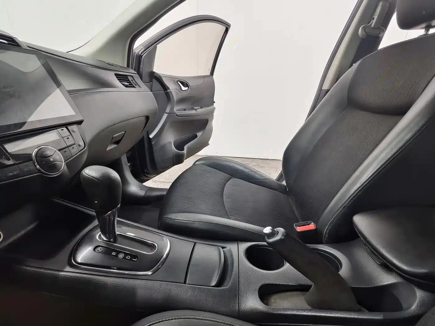 Tiida 2011 1.6L CVT Smart — миниатюра 12