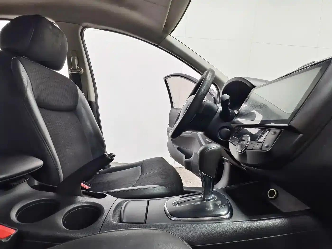 Tiida 2011 1.6L CVT Smart — миниатюра 15