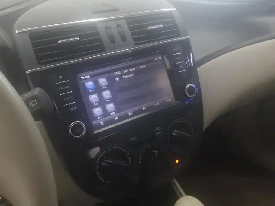2011 Tiida 1.6L CVT Comfort Model — миниатюра 13