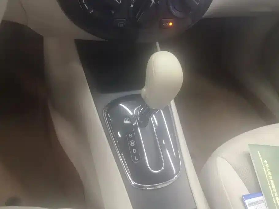 2011 Tiida 1.6L CVT Comfort Model — миниатюра 16