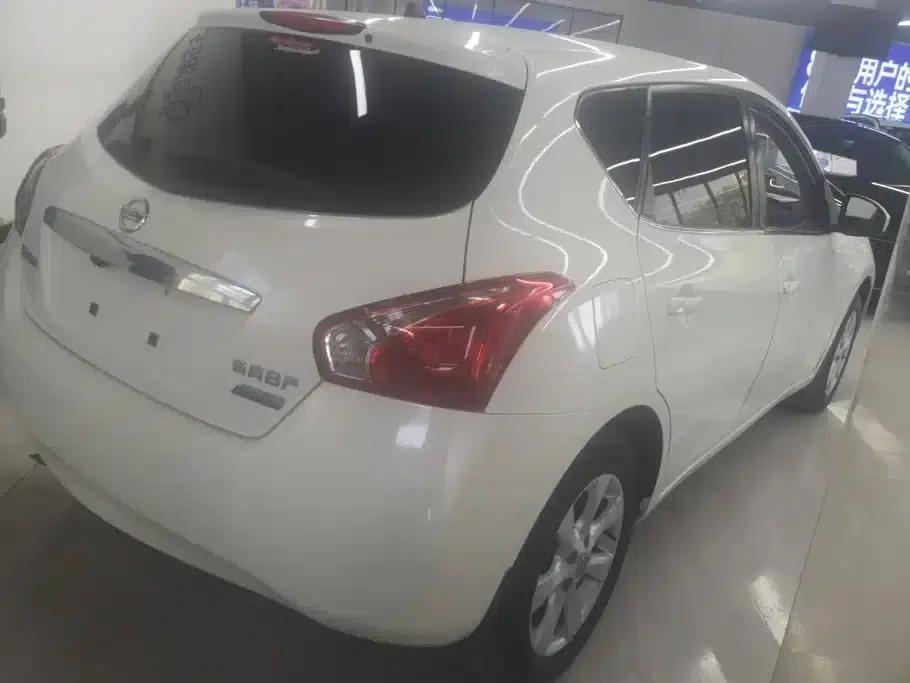 2011 Tiida 1.6L CVT Comfort Model — миниатюра 3
