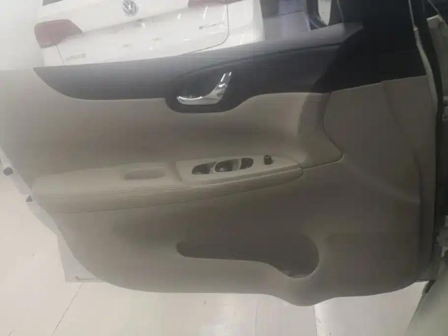 2011 Tiida 1.6L CVT Comfort Model — миниатюра 7