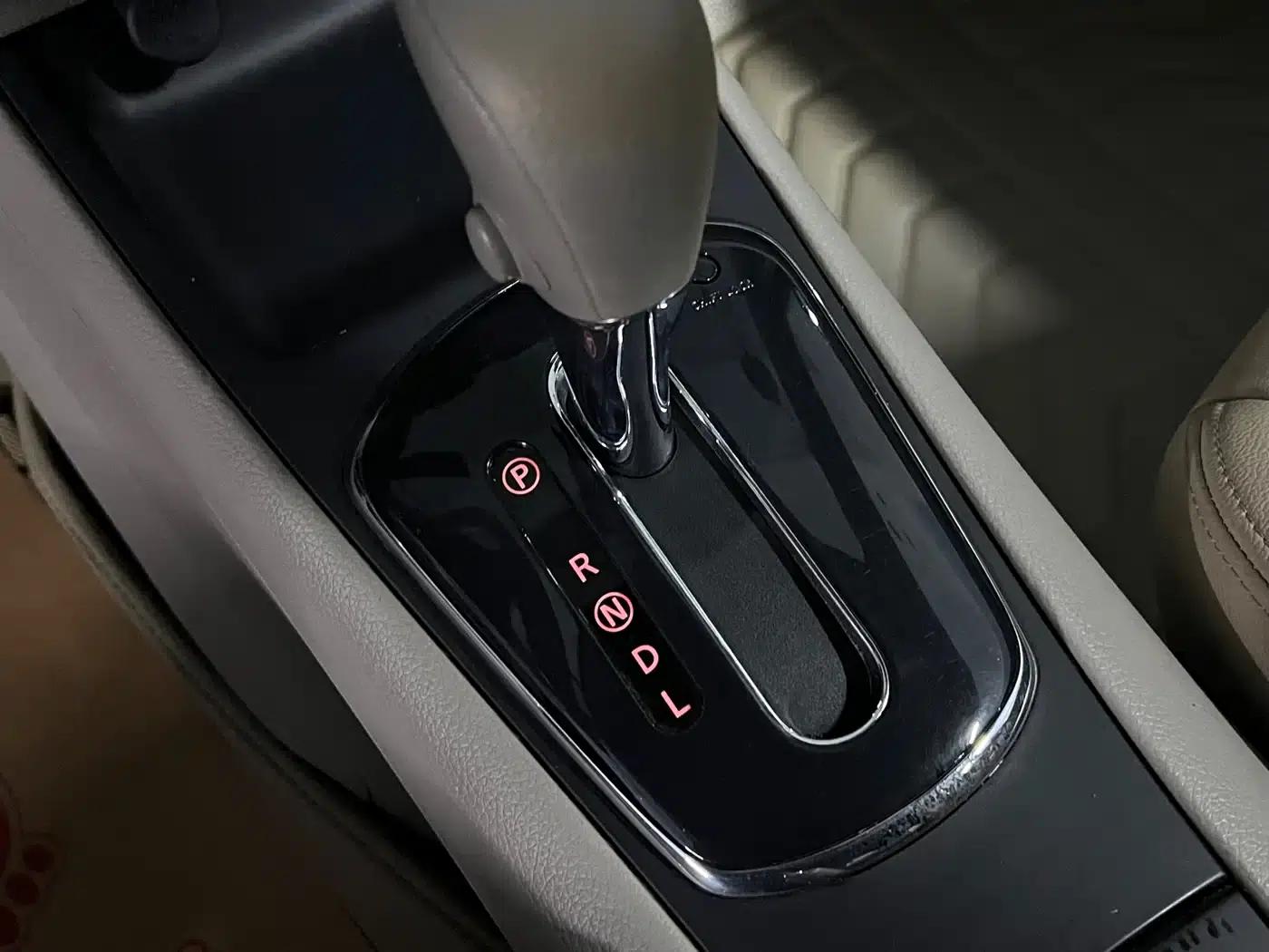 2011 Tiida 1.6L CVT Comfort Model — миниатюра 13