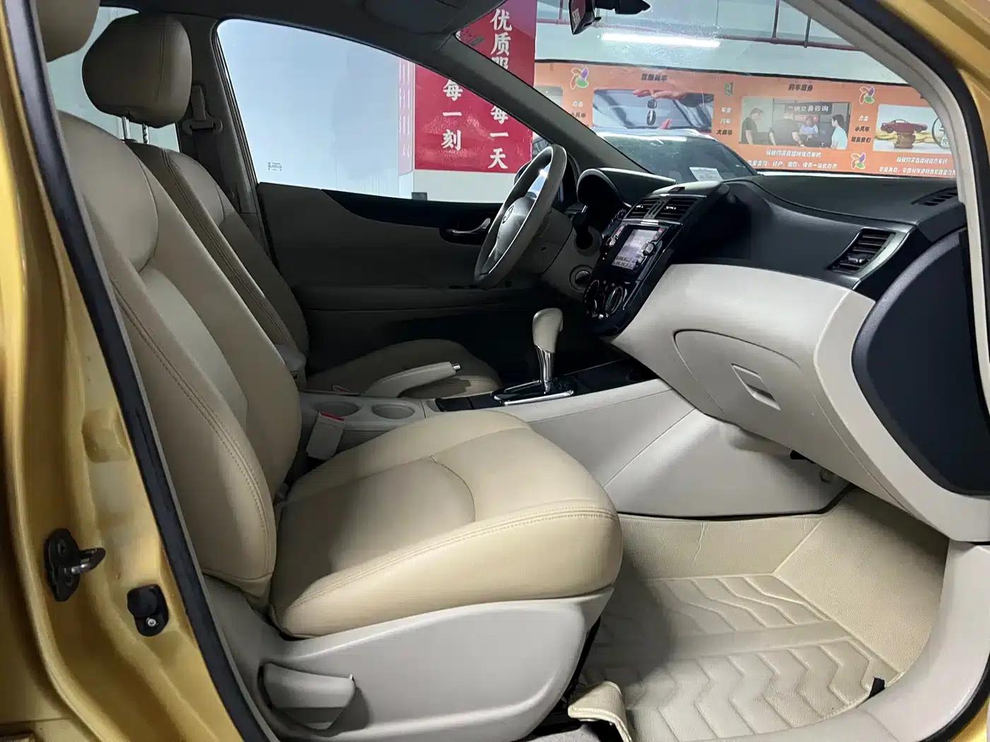 2011 Tiida 1.6L CVT Comfort Model — миниатюра 17
