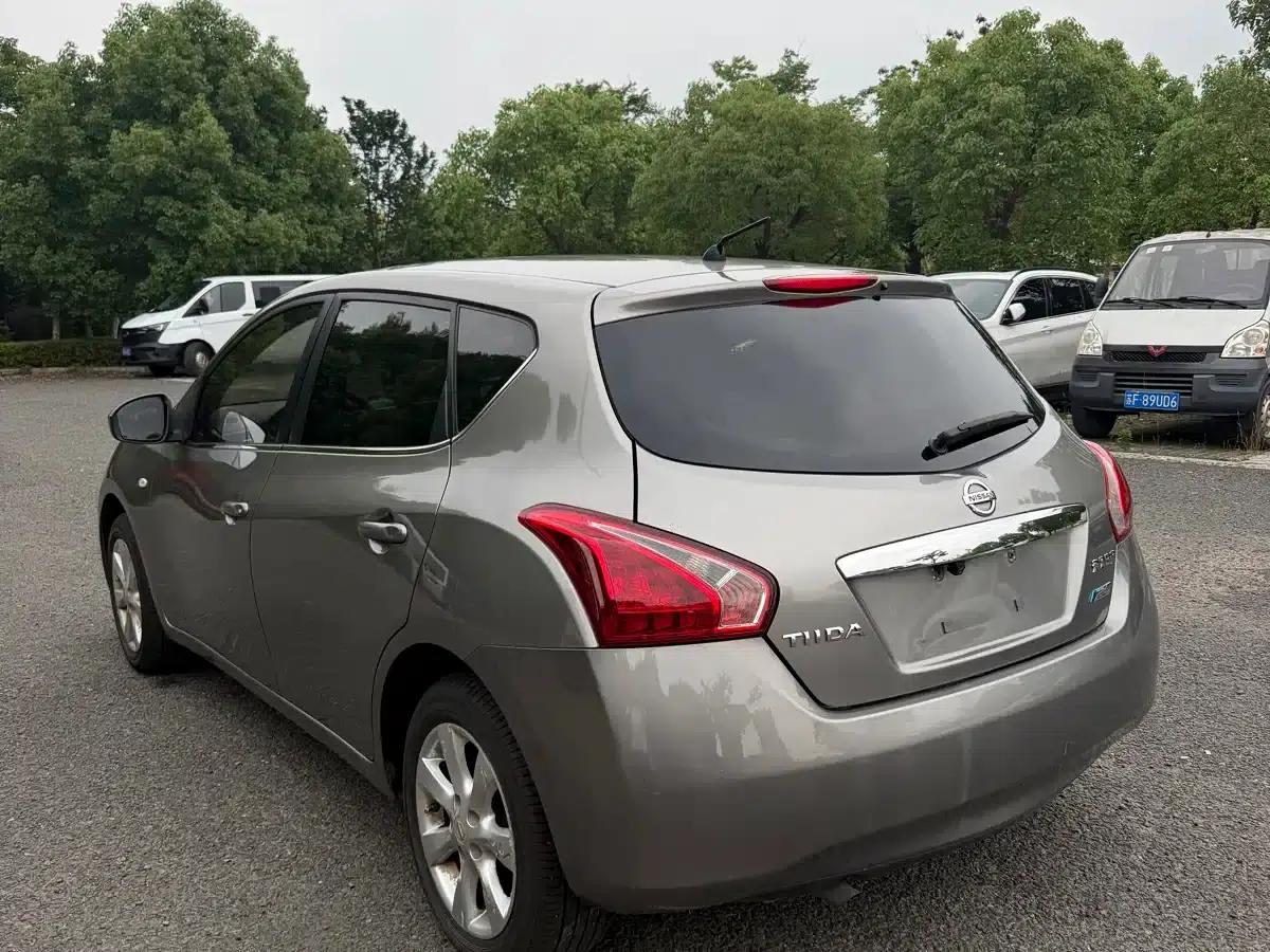 2011 Tiida 1.6L CVT Comfort Model — миниатюра 4