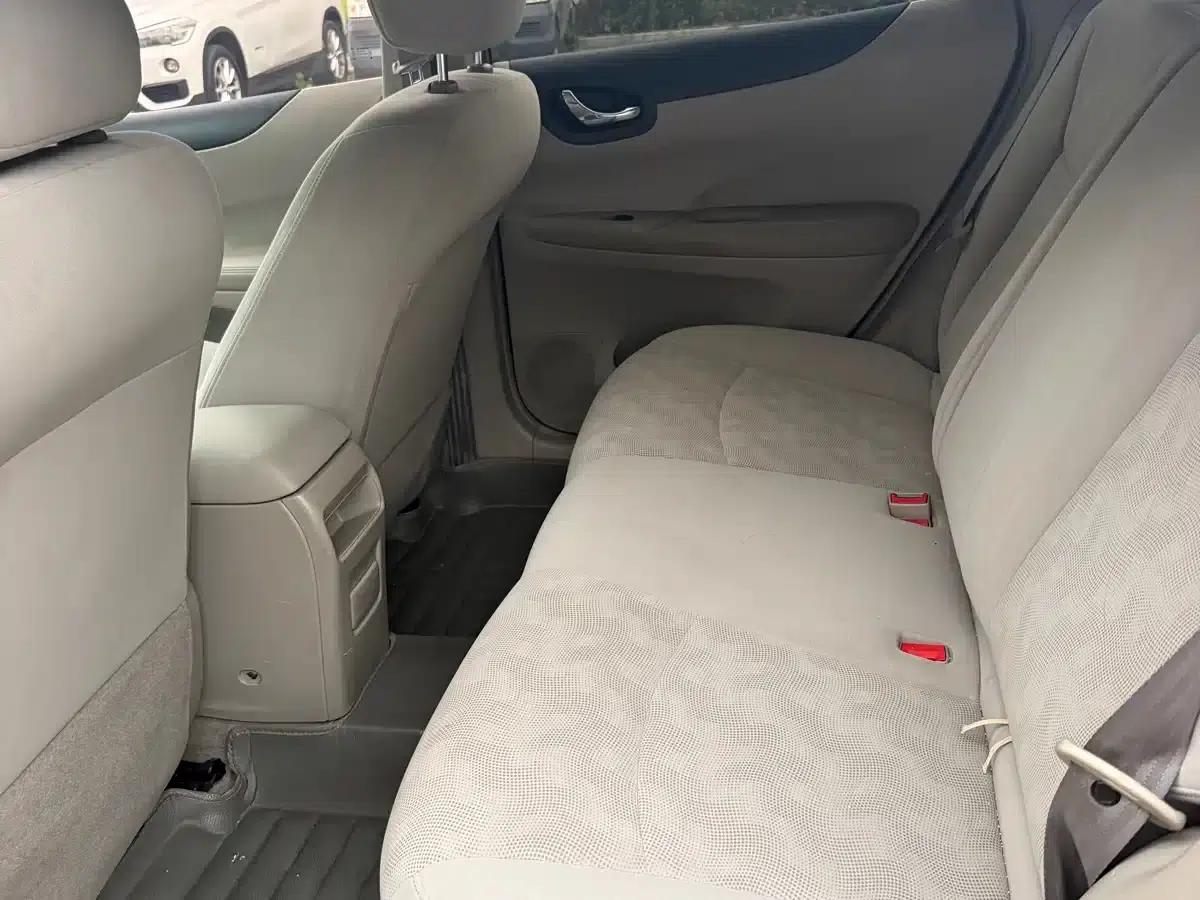 2011 Tiida 1.6L CVT Comfort Model — миниатюра 5