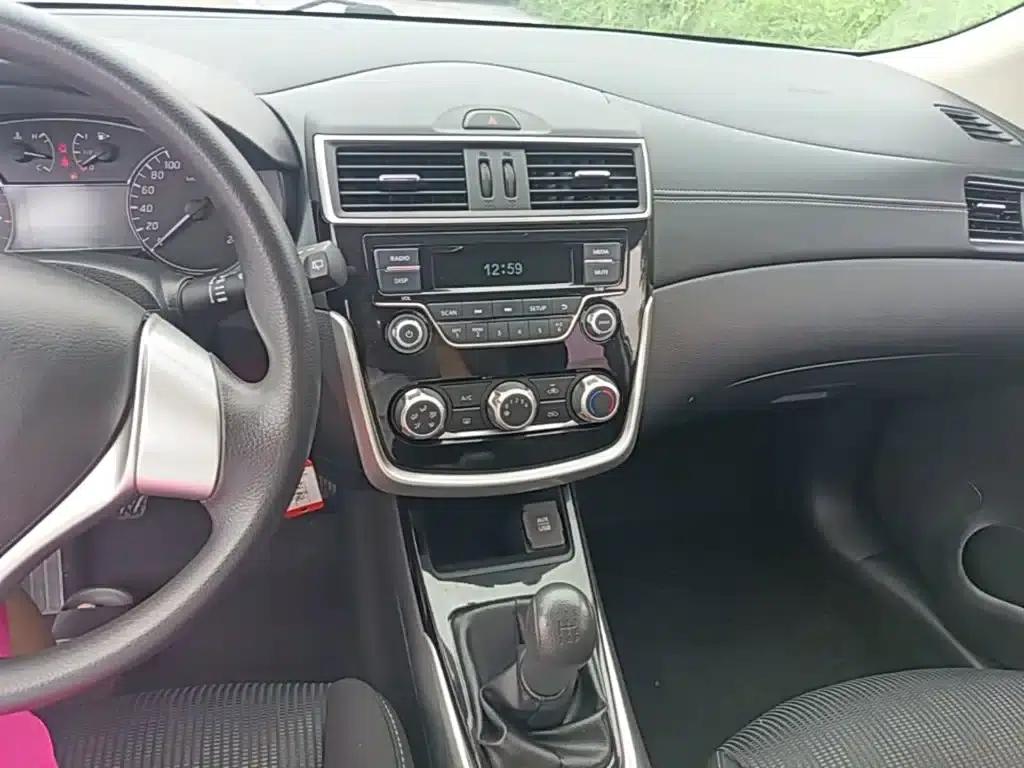 2016 Tiida 1.6L Manual Sport Edition — миниатюра 13