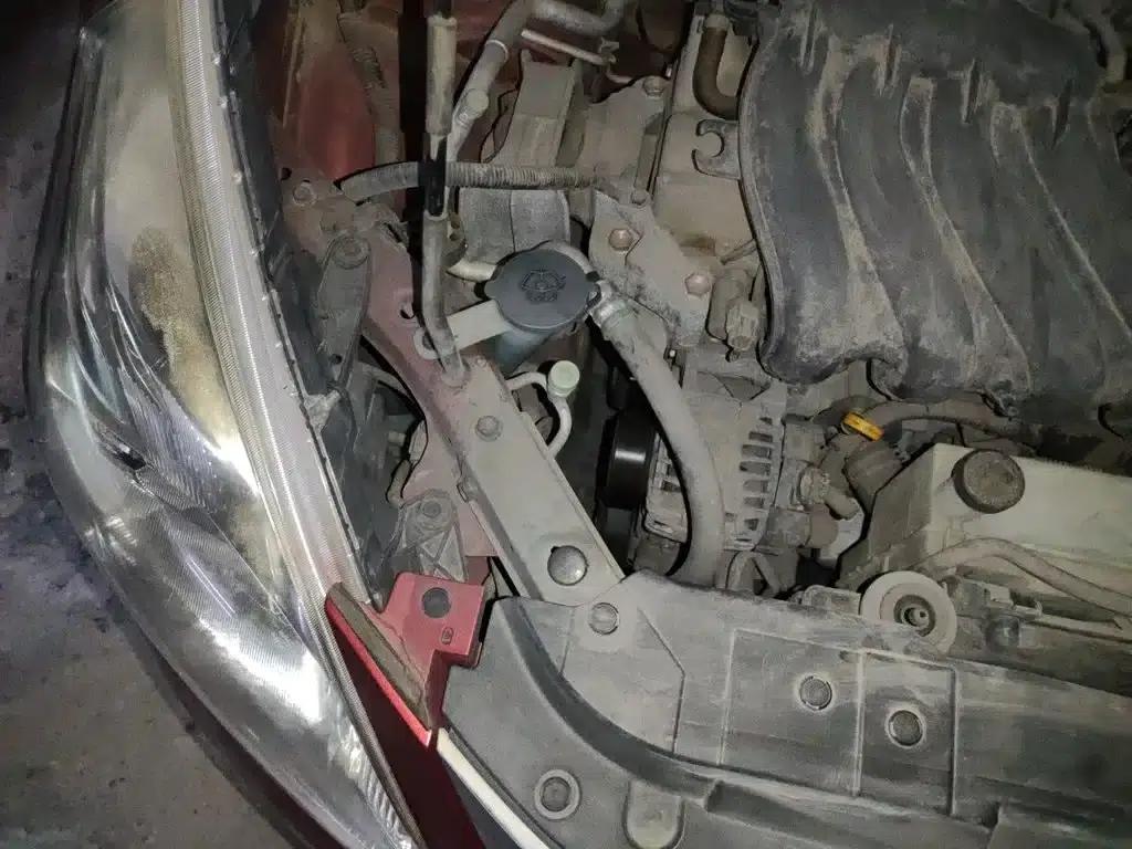 2014 Tiida 1.6L CVT Comfort Model — миниатюра 21