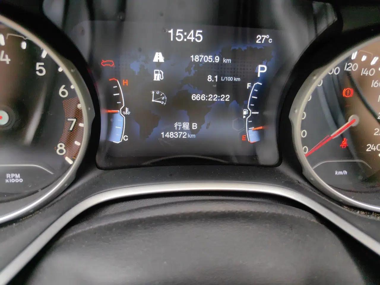 Jeep Compass 2017 200T Automatic Family Edition — миниатюра 12