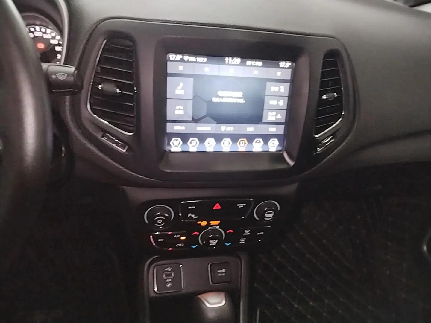 Jeep Compass 2017 200T Automatic Family Edition — миниатюра 15