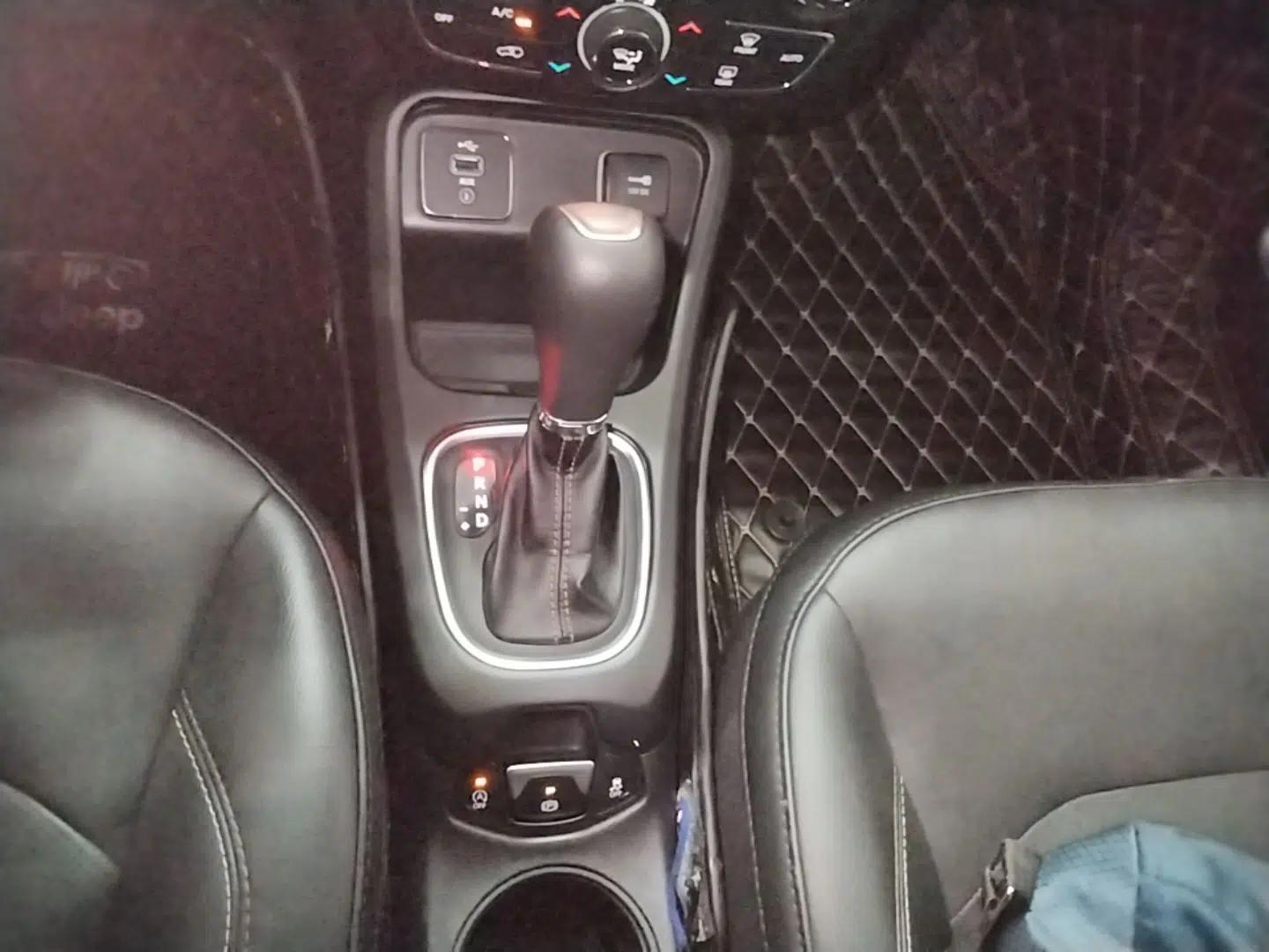 Jeep Compass 2017 200T Automatic Family Edition — миниатюра 16