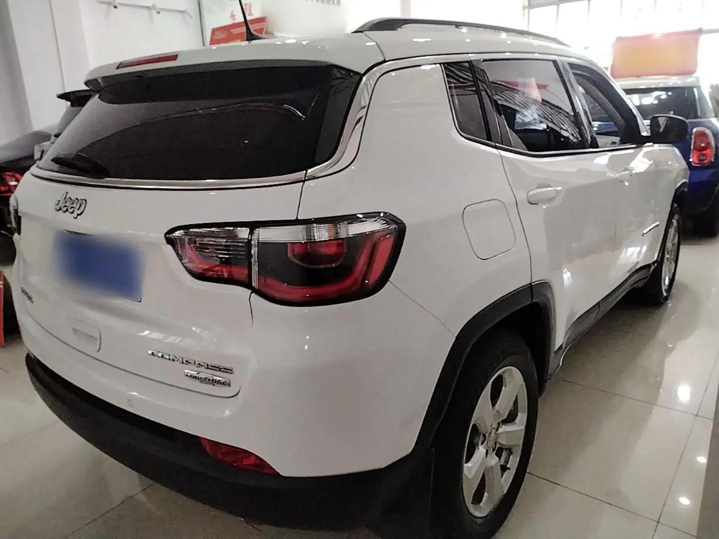 Jeep Compass 2017 200T Automatic Family Edition — миниатюра 6