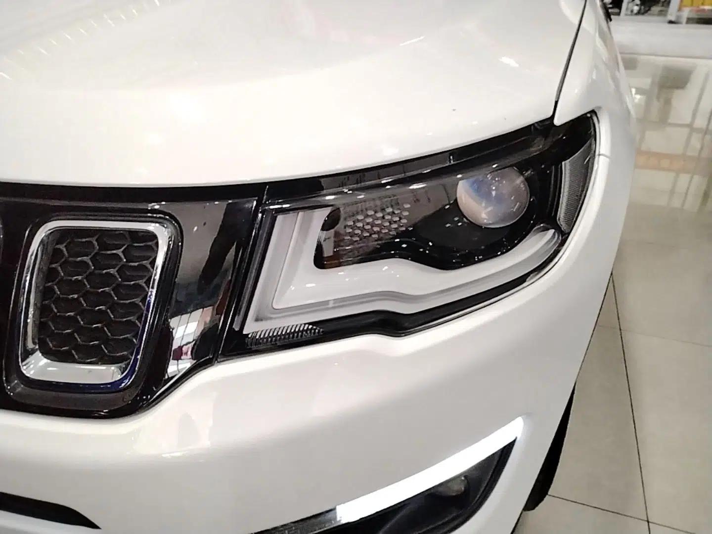 Jeep Compass 2017 200T Automatic Family Edition — миниатюра 8