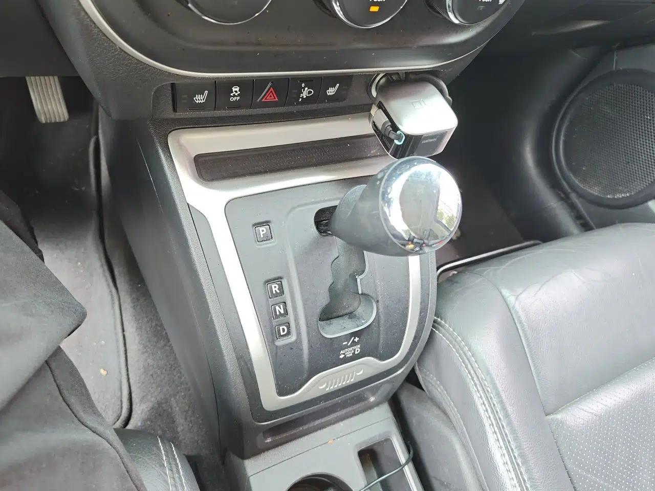 Jeep Compass 2014 Revised Version 2.0L Two-Wheel Drive Elite Edition — миниатюра 14