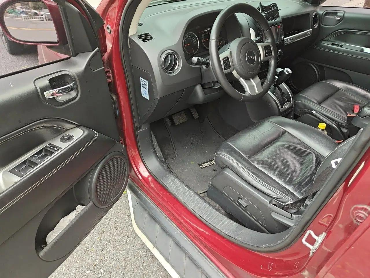Jeep Compass 2014 Revised Version 2.0L Two-Wheel Drive Elite Edition — миниатюра 16