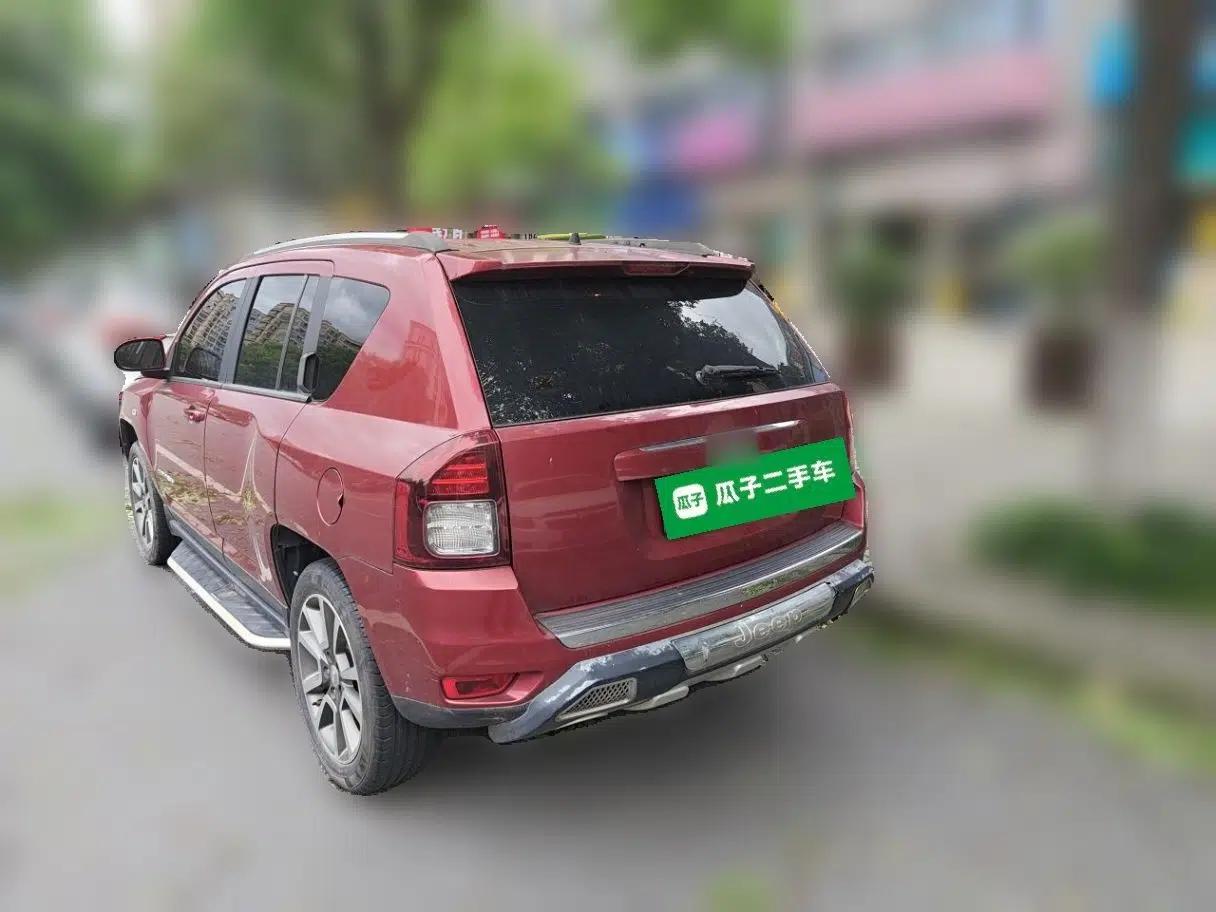Jeep Compass 2014 Revised Version 2.0L Two-Wheel Drive Elite Edition — миниатюра 4