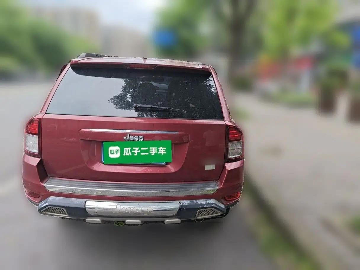 Jeep Compass 2014 Revised Version 2.0L Two-Wheel Drive Elite Edition — миниатюра 5