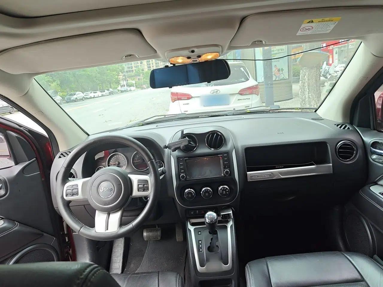 Jeep Compass 2014 Revised Version 2.0L Two-Wheel Drive Elite Edition — миниатюра 9