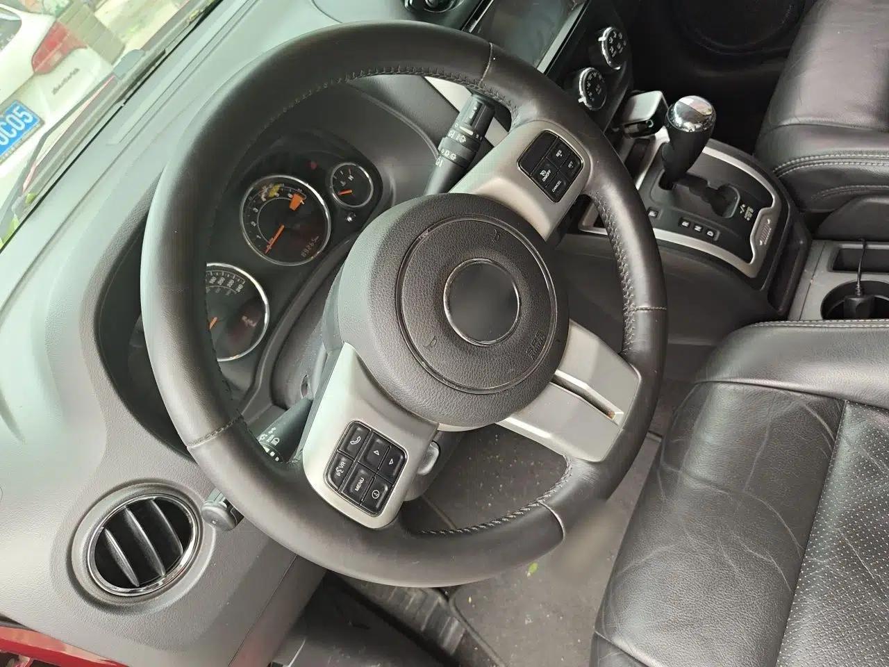 Jeep Compass 2014 Revised Version 2.0L Two-Wheel Drive Elite Edition — миниатюра 10