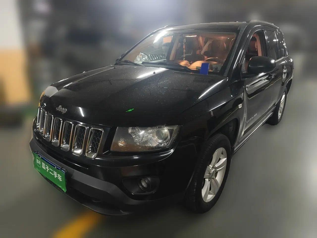 Jeep Compass 2014 Revised Version 2.4L Four-Wheel Drive Comfort Edition — миниатюра 1