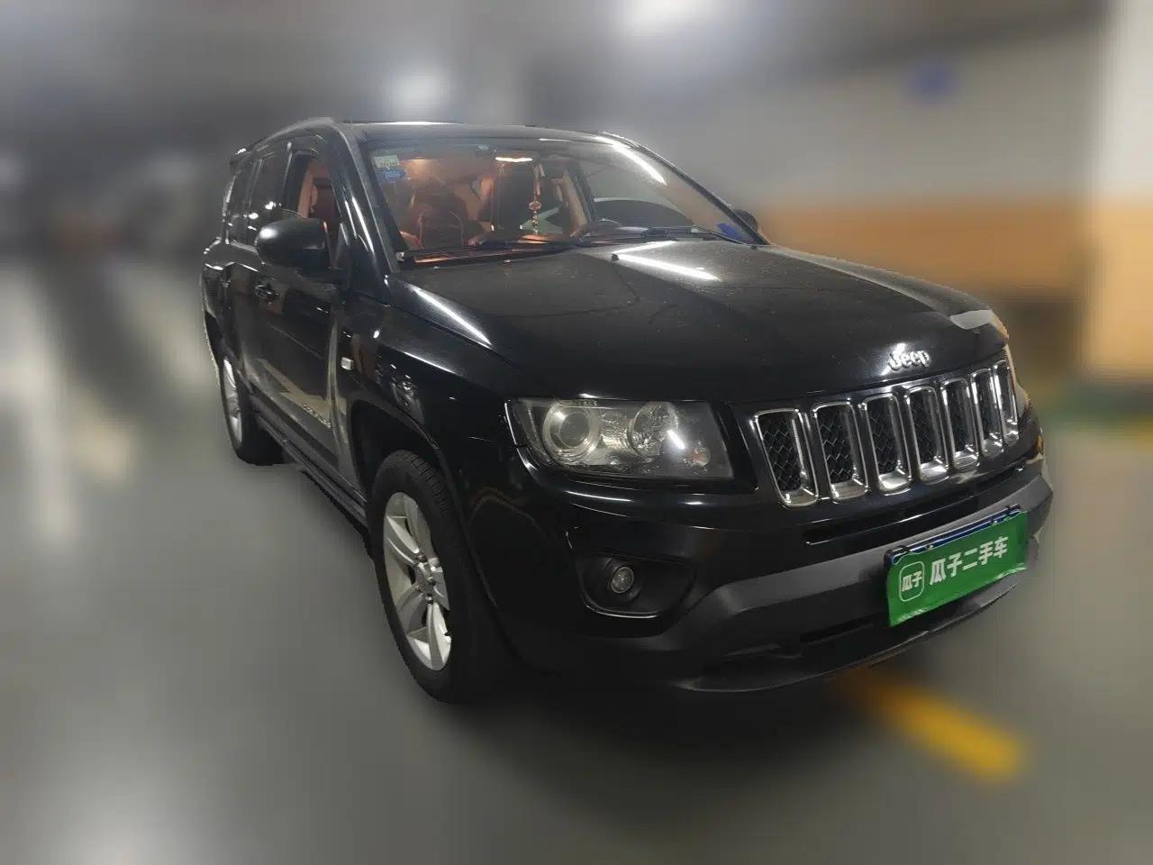 Jeep Compass 2014 Revised Version 2.4L Four-Wheel Drive Comfort Edition — миниатюра 3