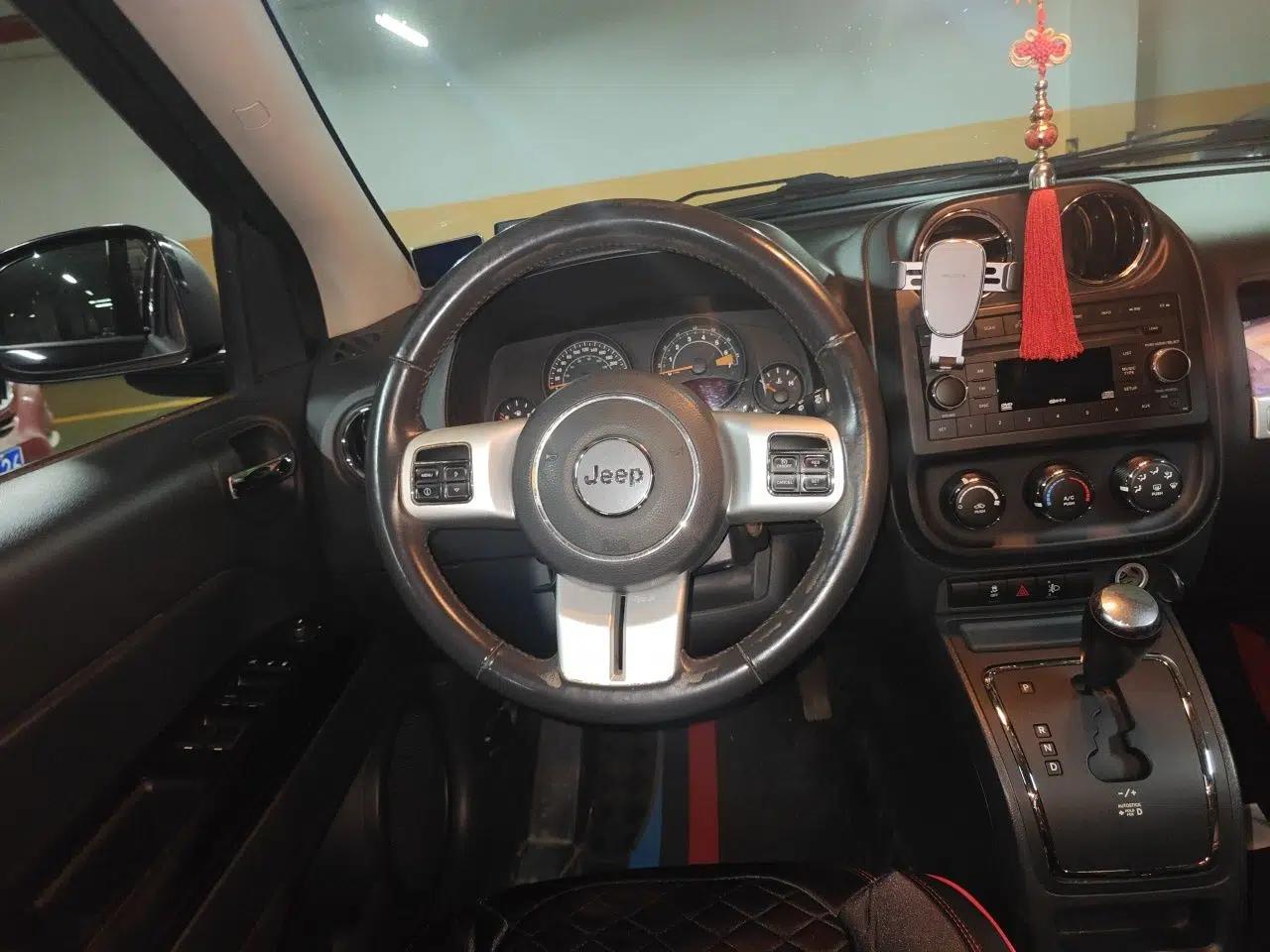 Jeep Compass 2014 Revised Version 2.4L Four-Wheel Drive Comfort Edition — миниатюра 10